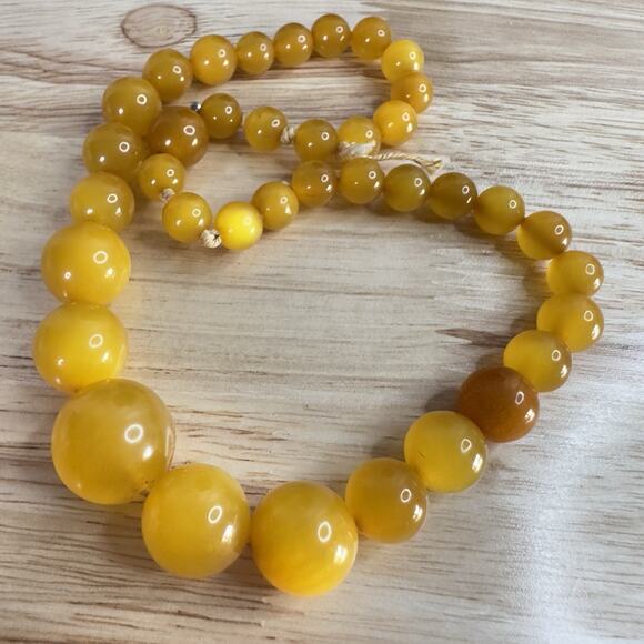 Vintage Bakelite Butterscotch Moonglow Graduate Bead 16 in Necklace 35g "AS IS" - Picture 4 of 15